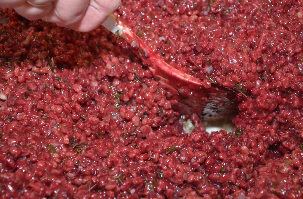 Способ производства полуфабриката кровяной смеси из конской крови в пищевых полиэтиленовых пленках